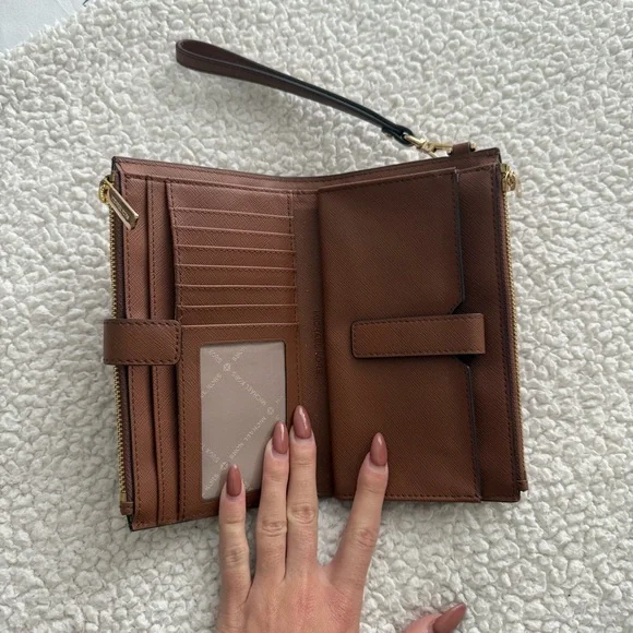 Michael Kors Wallet - Picture 5 of 6